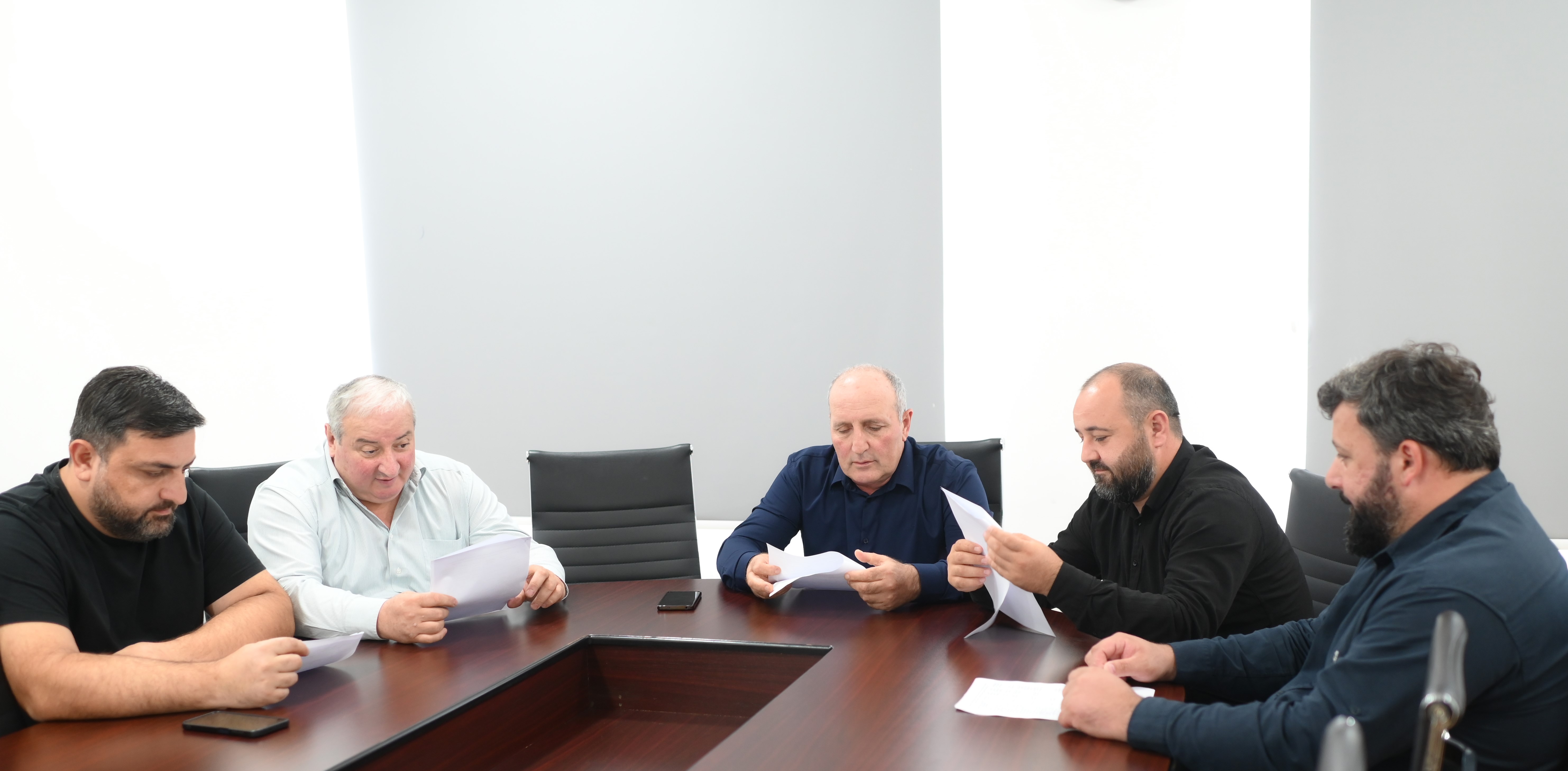 დღეს მუდმივმოქმედი კომისიის სხდომები გაიმართა